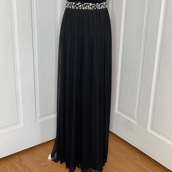 SPEECHLESS•Embellished One-Shoulder Gown - Picture 4 of 9